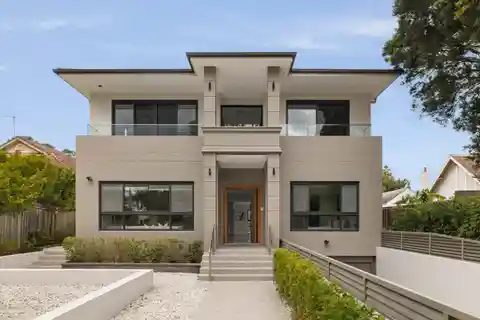 Impeccable Residence in a Beautiful Setting