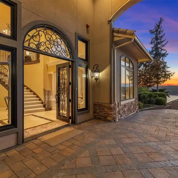 EUROPEAN ELEGANCE MEETS PACIFIC NORTHWEST BEAUTY