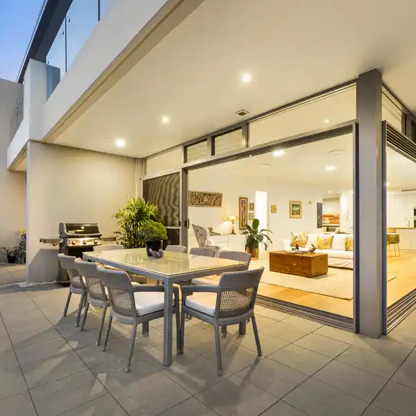 REFINED MODERN APARTMENT