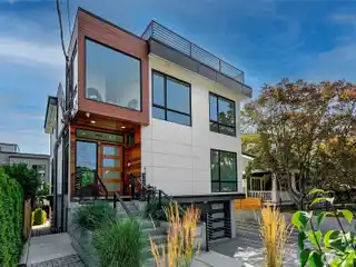 Luxurious Lock & Go Living at Hawthorne Residences
