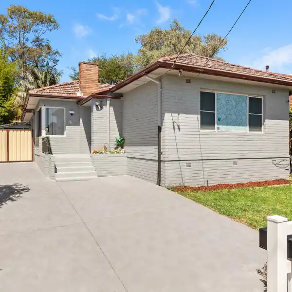 PRIVATE RETREAT IN A DESIRABLE LOCATION