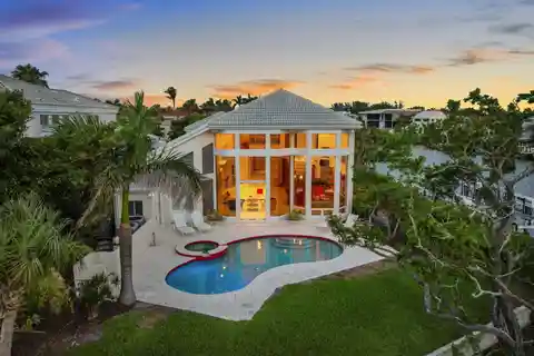 Exceptional Waterfront Property in Queens Harbour