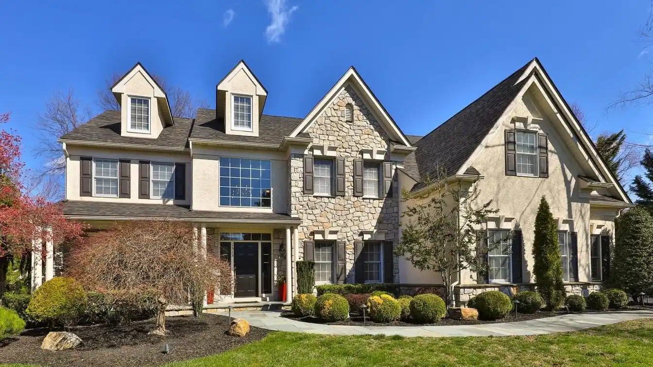 Stunning Cedar Hill Estate with Gourmet Kitchen
