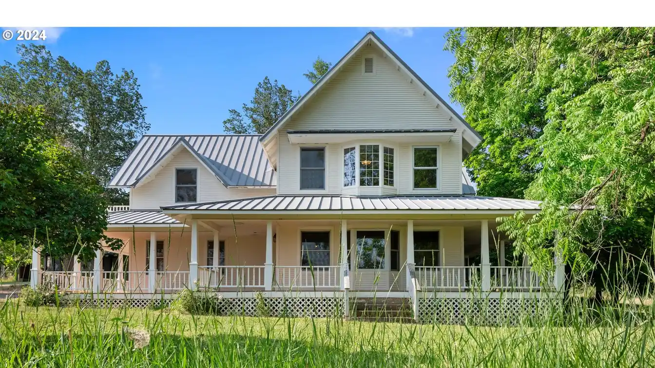 Grand Six Bedroom Residence on 12 Pristine Acres