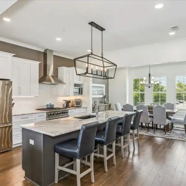 LUXE TOWNHOME LIVING IN DOWNTOWN PENSACOLA