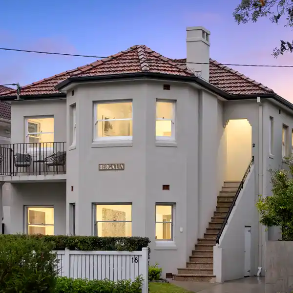 SUNLIT COASTAL HOME WITH TERRACE AND GARAGE