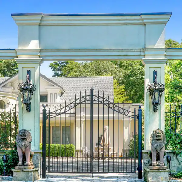 TRANSITIONAL STYLE MINI ESTATE ON 4.7 ACRES