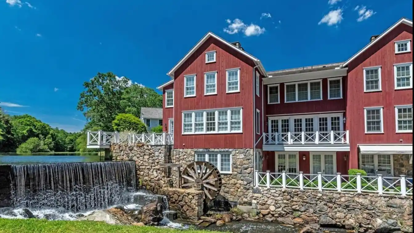 Sophisticated Living at Sought-after Jelliff Mill Falls