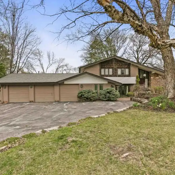 EXTRAORDINARY PROPERTY IN AMAZING LOCATION