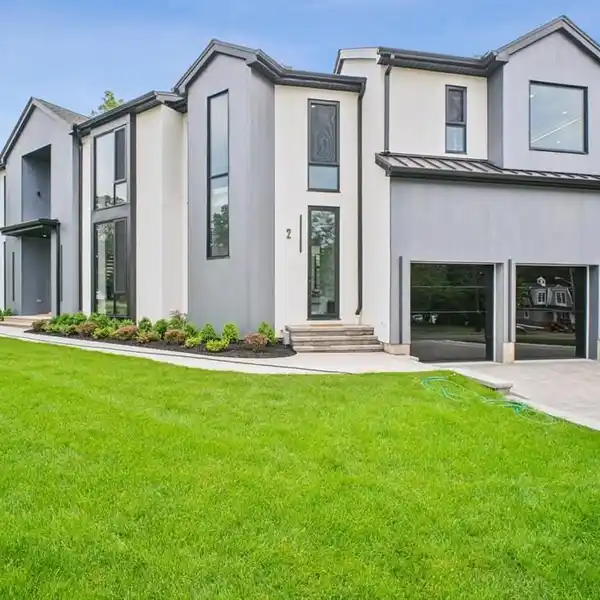 IMMACULATE MODERN HOME