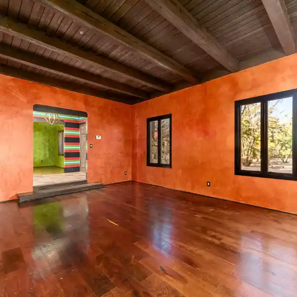 UNIQUE PROPERTY BLENDING ELEGANCE AND COMFORT