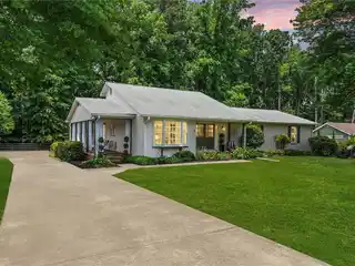 Hidden Gem Minutes from Downtown