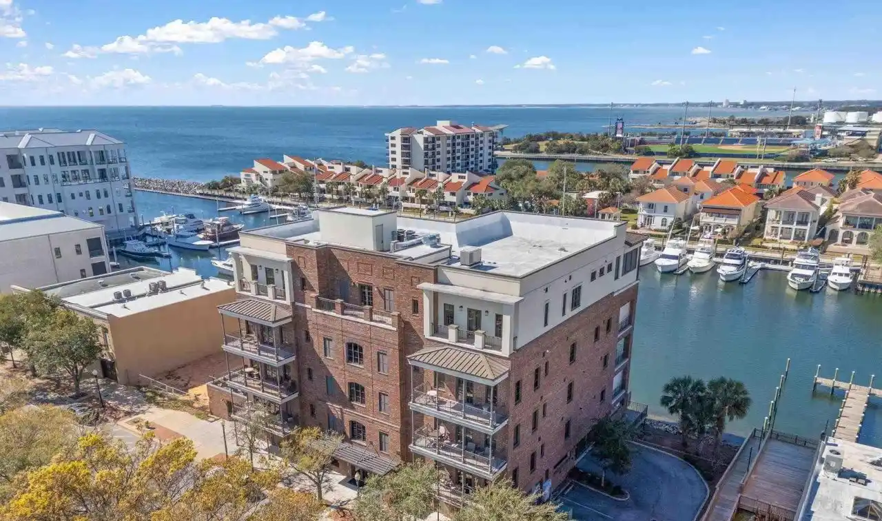 Luxury Marina-view Condo in the Heart of Downtown Pensacola