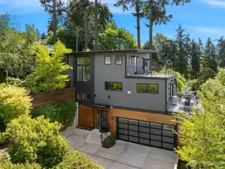 Modern Urban Retreat Nestled on a Serene Street
