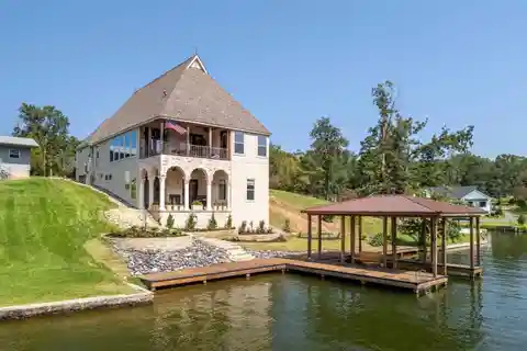 Remodeled Lakefront Retreat with New Dock