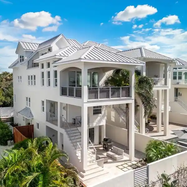 COASTAL LUXURY WITH GULF VIEWS & EASE