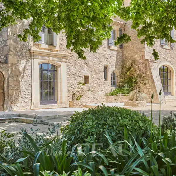 AUTHENTIC MID-17TH CENTURY PROPERTY