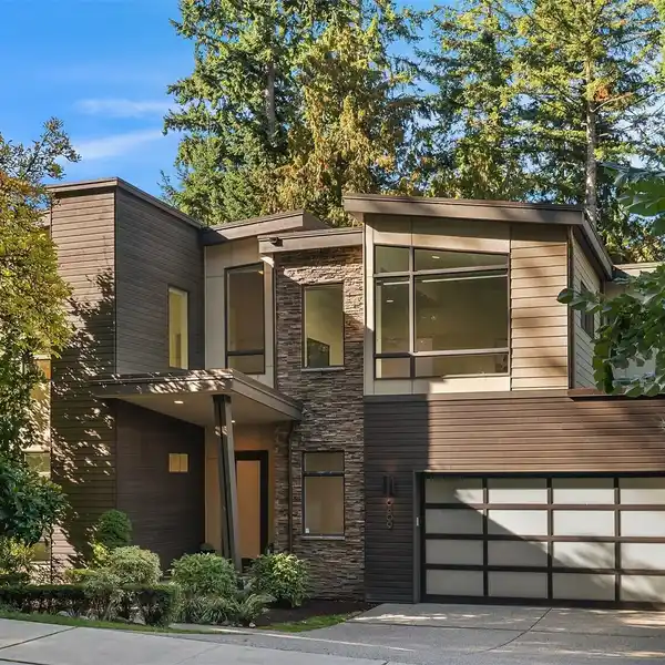 IMMACULATE HOME IN A QUIET NEIGHBORHOOD