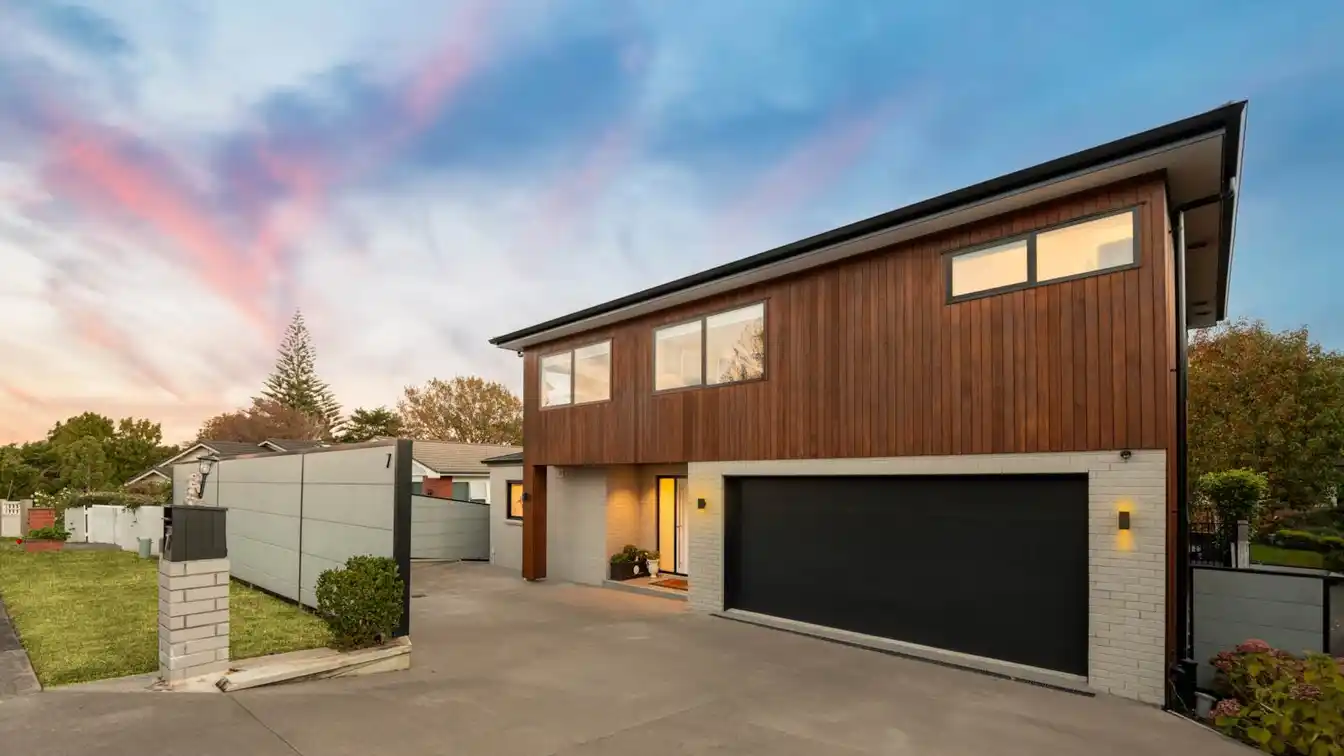Architectural Masterpiece in Macleans Zone