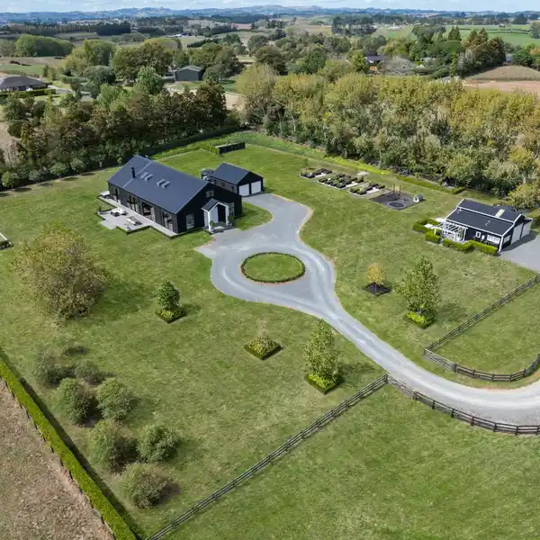 RURAL LUXURY WITH DESIGNER EDGE
