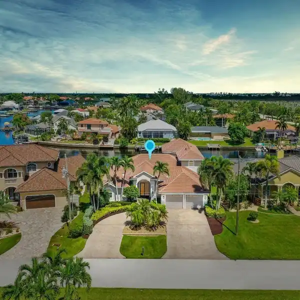 MAJESTIC HOME IN SPECIAL NEIGHBORHOOD