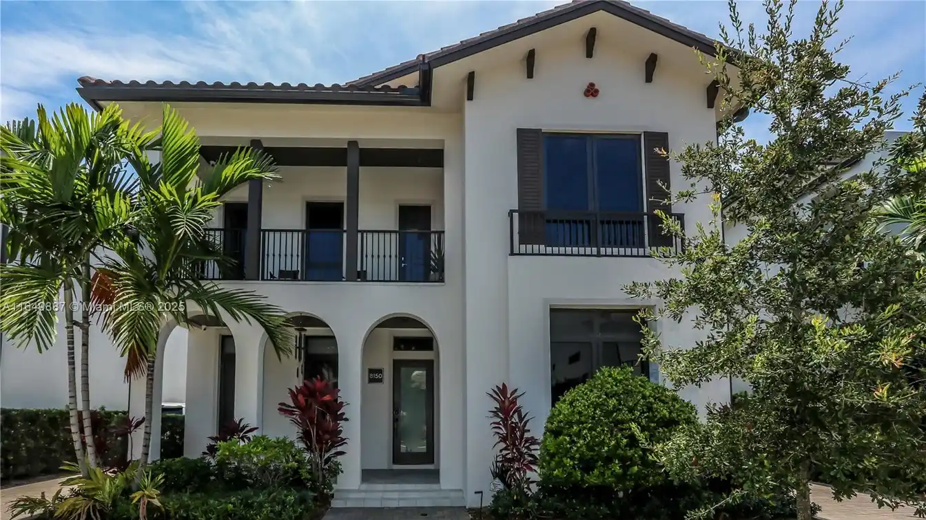 Beautiful Home in Canarias at Doral Down Town