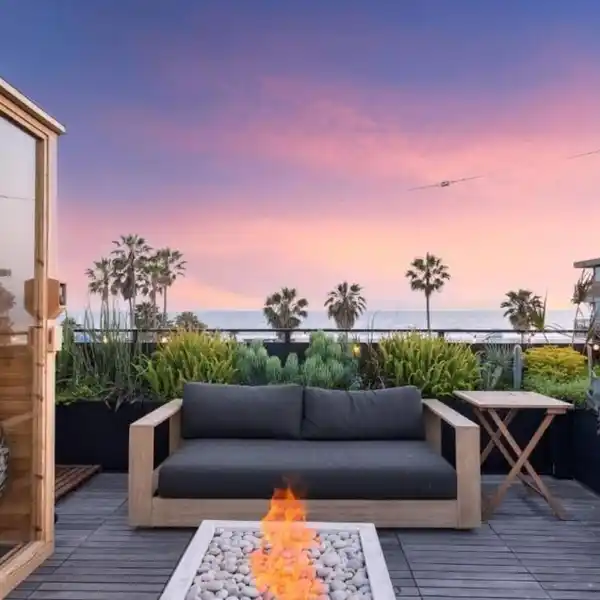 DESIGNER VENICE HOME STEPS FROM BEACH & ABBOT KINNEY