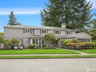 Prestigious Laurelhurst Living