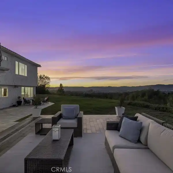 REFINED ELITE LUXURIOUS FAMILY HOME