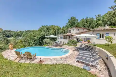 Magnificent Villa with Delightful Garden