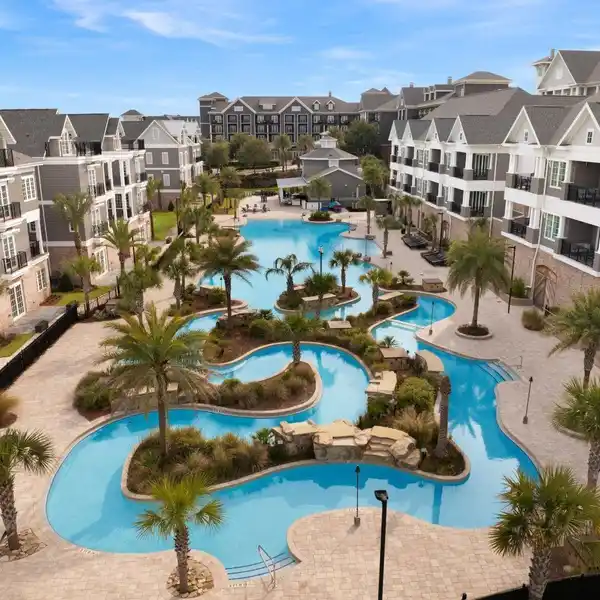 ELEGANT RESORT LIVING RETREAT IN THE HEART OF DESTIN