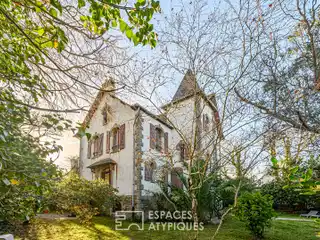 1909 Seaside Charmer with Expansive Garden