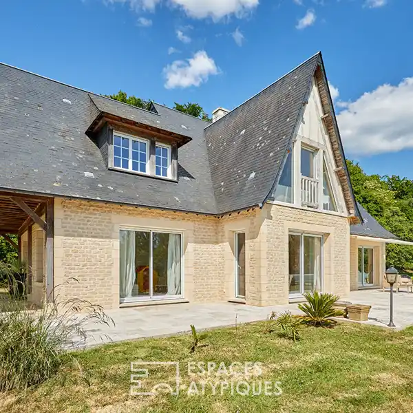 ELEGANT ARCHITECT-DESIGNED HOUSE IN UNSPOILED SETTING