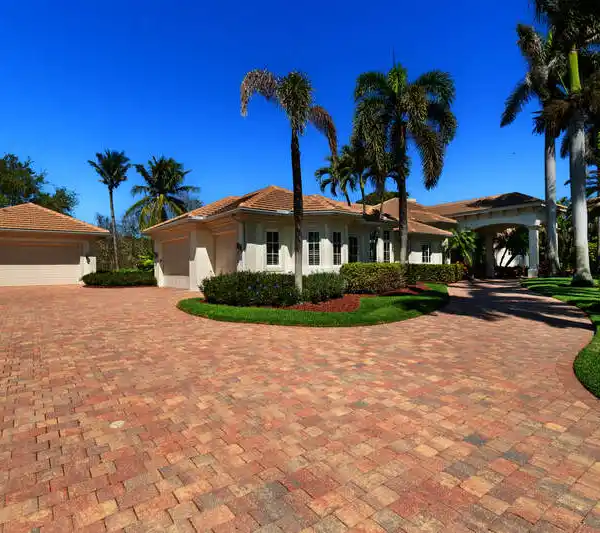 EXCEPTIONAL ESTATE WITH STUNNING GOLF AND RESERVE VIEWS