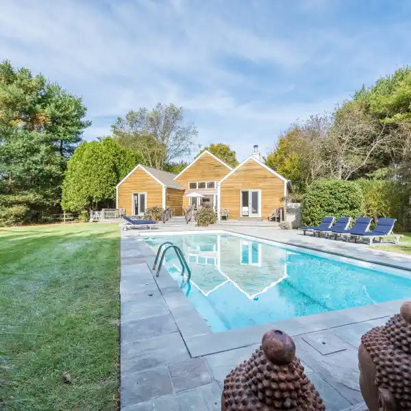 BRIDGEHAMPTON SOUTH STYLISH RENTAL - AVAILABLE NOW