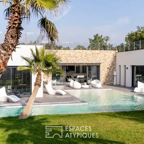 ULTRA-CONTEMPORARY VILLA IN A PROVENCAL VILLAGE