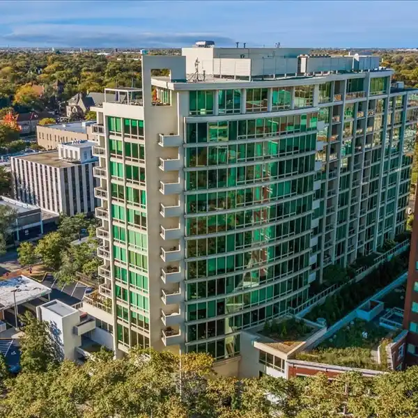 MODERN RESIDENCE IN THE HIGHLY SOUGHT-AFTER ONE EVANSTON