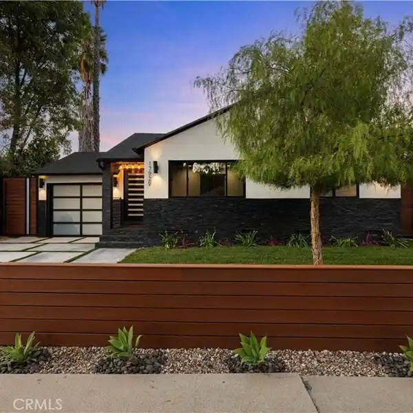 EXQUISITE SMART HOME IN PRIME LOCATION