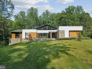 Award-winning Contemporary Residence on Two-plus Beautiful Acres