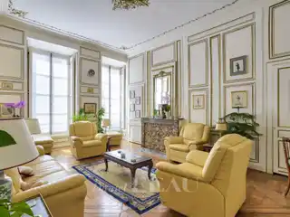 Elegant Apartment in a Fine 18th Century Building