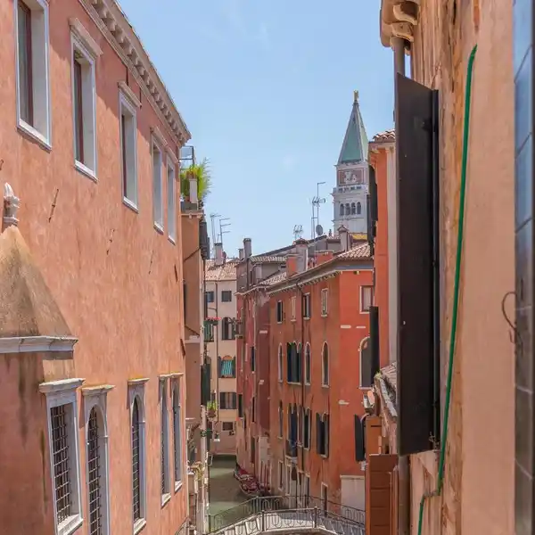 ADMIRABLE APARTMENT WITH CANAL VIEW