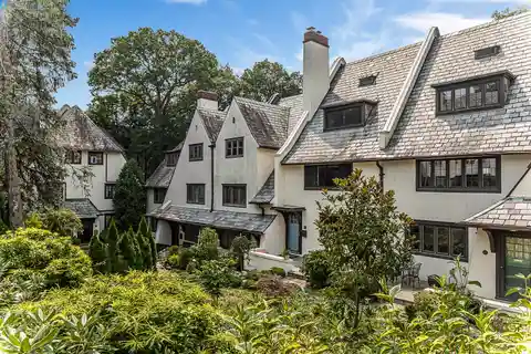 Architecturally Beautiful Townhouse