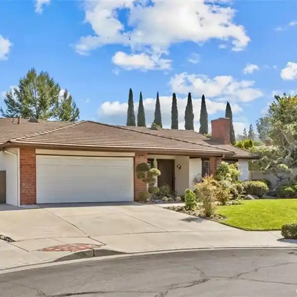 BEAUTIFULLY MAINTAINED SINGLE-OWNER HOME