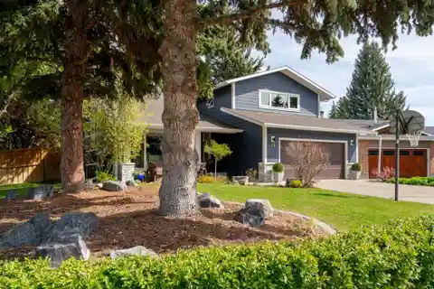 Beautiful Home in Desirable Lake Bonavista Estates
