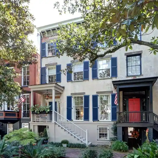 STORIED PROPERTY WITH UNDERSTATED SOPHISTICATION