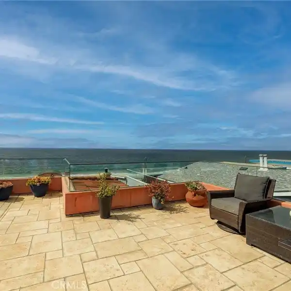 EXCEPTIONAL HOME ALONG THE ESPLANADE