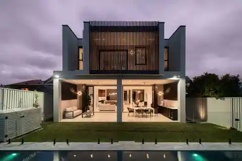 Seamless Indoor-Outdoor Living Near Long Reef