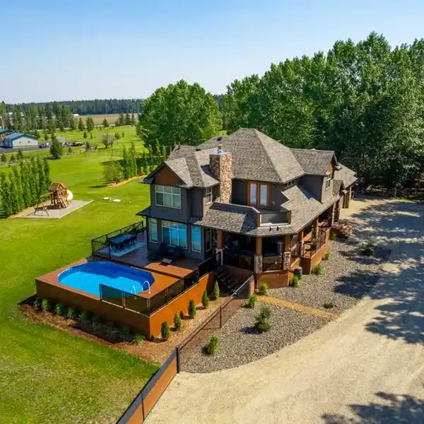 PRIVATE MOUNTAIN RETREAT WITH POOL AND SPA