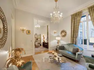 Peaceful Apartment Overlooking a Courtyard