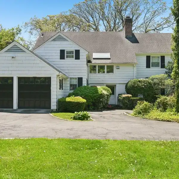 RARE GEM IN PRESTIGIOUS BACK LAWRENCE